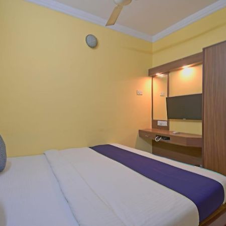 כלכותה Hotel Jingle Inn מראה חיצוני תמונה