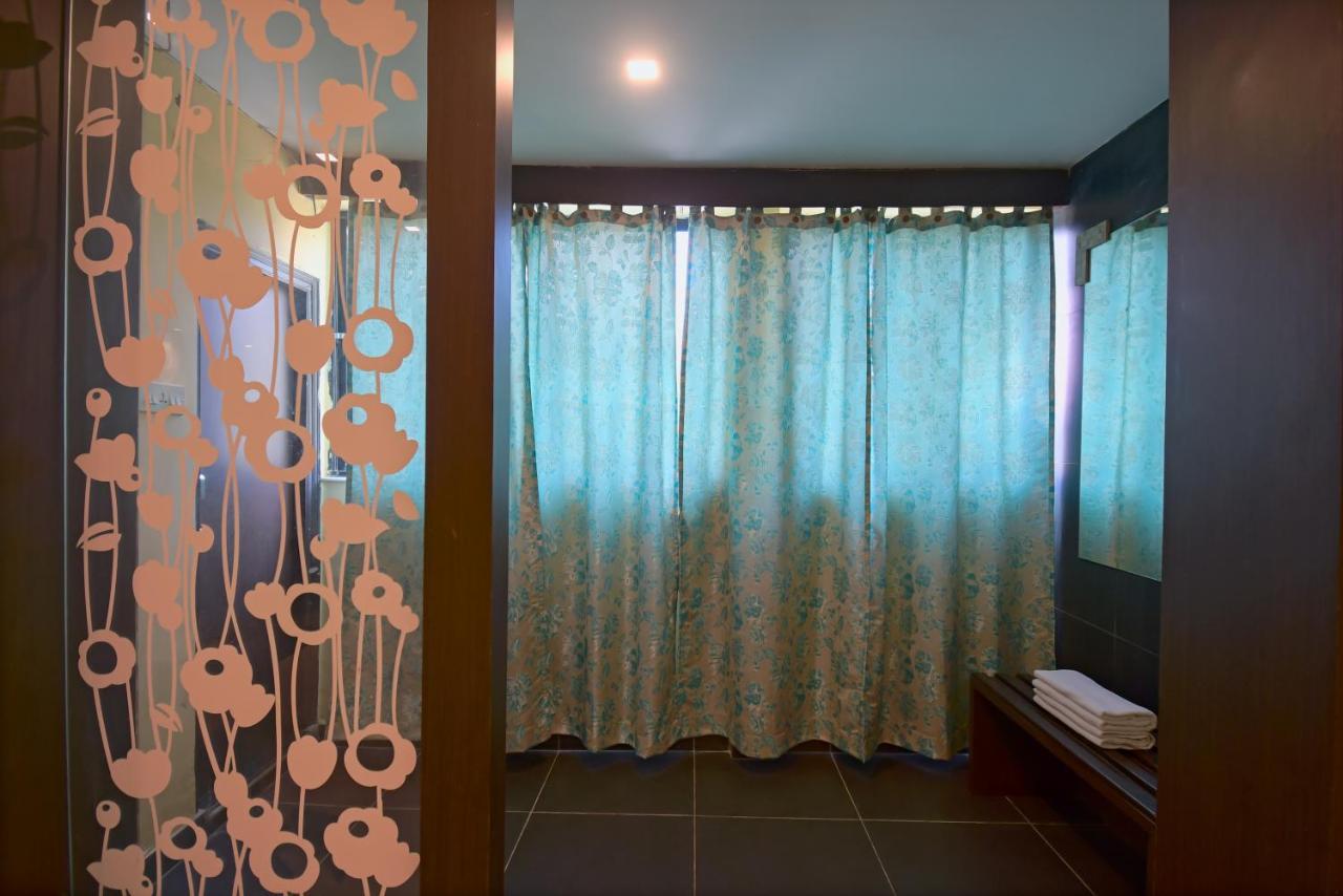 כלכותה Hotel Jingle Inn מראה חיצוני תמונה